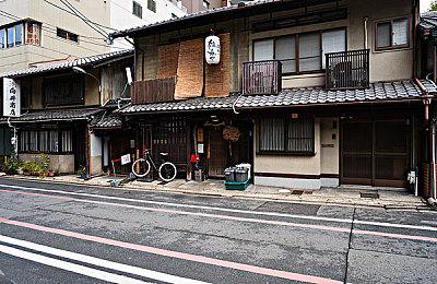 《铃芽之旅》国内定档3月24日 官方发布定档预告